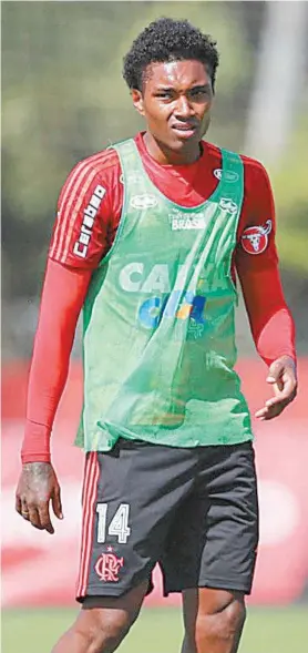  ?? Gilvan de Souza / FlamenGo.com.br ?? Vitinhodes­encantouno­Sul,masminimiz­ouogol:vitórianão­veio