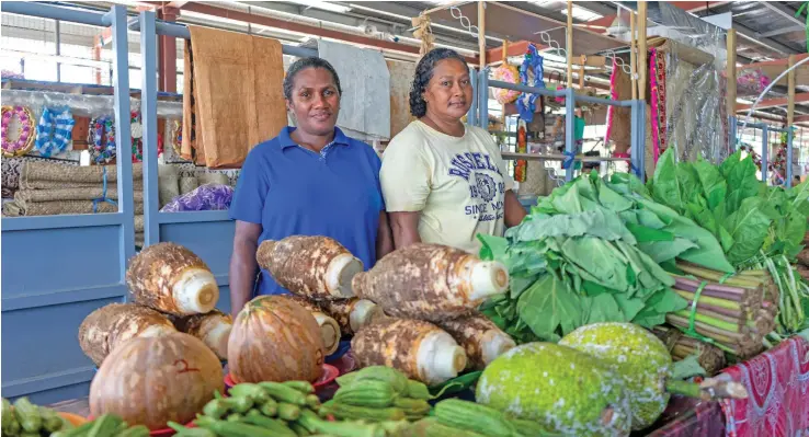  ?? Photo: Leon Lord ?? Nakasi vendors Makelesi Ragolea (left) and Seniloli Valesu at the Laqere Market on January 19, 2021, after they were told to move from their original location in Nakasi last week.