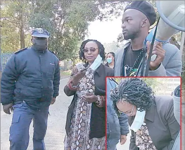  ?? ?? Ministry of Labour Principal Human Resource Ncobile Dlamini (C) addressing the students after receiving the petition on behalf of the acting principal secretary. INSET: The principal human resource signing the petition after receiving it from the students.