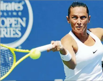  ?? BOB CHILD — FOR THE REGISTER ?? Roberta Vinci hits a forehand return in her match with Ana Konjuh at the Connecticu­t Open Wednesday.