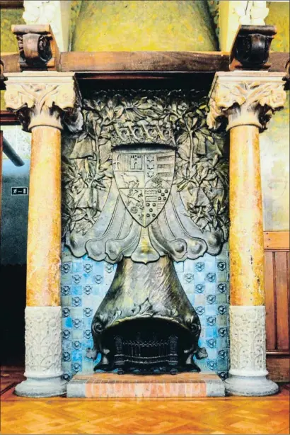  ?? VÍCTOR GÓMEZ ?? Chimenea del salón privado del palacio del Baró de Quadras en Barcelona