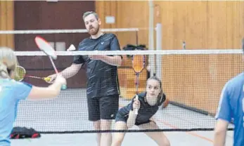  ?? FOTO: PRIVAT ?? Andreas Stier und Luisa Kohler beim Aufschlag.