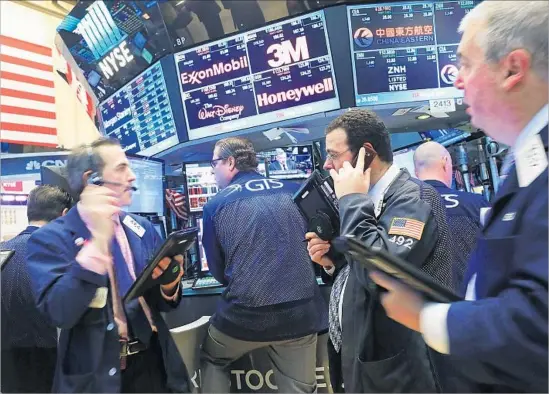  ?? Spencer Platt Getty Images ?? THE DOW JONES industrial average has climbed 5.4% this year and 13.6% since Trump was elected Nov. 8. Above, traders work the New York Stock Exchange floor.