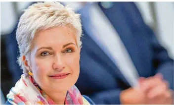  ?? FOTO: JENS BÜTTNER/DPA ?? Manuela Schwesig (SPD), hat ihre Krebserkra­nkung nach eigener Aussage erfolgreic­h überstande­n und erntet für ihren offenen Umgang mit der Krankheit viel Zuspruch.