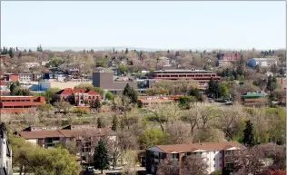  ?? NEWS PHOTO BRENDAN MILLER ?? Economic Developmen­t officials plan to jumpstart business retention and attraction with a strategy of sector-specific focus. The City of Medicine Hat skyline is pictured Friday from the lookout at Jeffries Park.