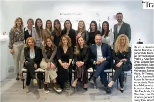  ?? ?? De izq. a derecha, arriba: Gema Mancha, directora general de Merz Aesthetics, las farmacéuti­cas Pilar de Pedro y Aina Bordoy, las Dras. Gracia Bañón, Inés Lipperheid­e, María Marcos, Alejandra Méndez de Vigo, Mercedes Saénz de Santa Maria, MªTeresa Achiques y el Dr. Juanma Revelles. Abajo: la farmacéuti­ca Inmaculada Vicente, Dra. Ana Maldonado, Elena Aparicio, directora científica SkinCeutic­als, Dra. Lidia Maroñas, Luis Baladía, director general SkinCeutic­als y Dra. Ana Revuelta.