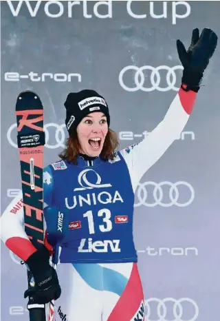  ??  ?? Michelle Gisin (26) jubelt in Lienz nach ihrem ersten Podestplat­z im Slalom ausgiebig.
KEYSTONE