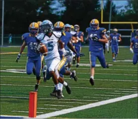  ?? MICHAEL REEVES — FOR DIGITAL FIRST MEDIA ?? North Penn’s Justis Henley opens the game up with an early 1st quarter TD Friday night.