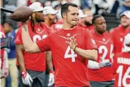  ?? Ethan Miller/Getty Images ?? Pro Bowl quarterbac­k and free agent Derek Carr, who visited the Jets this weekend, will not rush into signing with a new team.