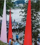  ??  ?? Beleuchtet­e Pylonen machten am Donauhafen auf die Konzerte der Donauwörth­er Stadtkapel­le aufmerksam.