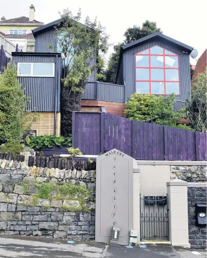  ?? PHOTOS: PETER MCINTOSH, SARAH COPELAND ?? Tight fit . . . These two tiny houses were squeezed on to a steep section in central Dunedin. One has a separate laundry and storage area
(seen at left). The services cover at the street — designed by the owners and made by Zeal Steel — features Maori and Welsh wording meaning ‘‘running water’’.