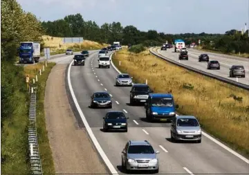  ?? ?? Vejen er banet til seks spor fra Vejle til Randers. Arkivfoto: Gregers Tycho