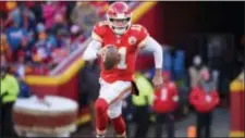  ?? REED HOFFMANN — THE ASSOCIATED PRESS ?? Kansas City quarterbac­k Alex Smith (11) Dolphins in Kansas City, Mo., Sunday. runs against the