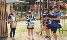  ?? ?? Notre bande de joyeux lurons licenciés du club qui animent le repas