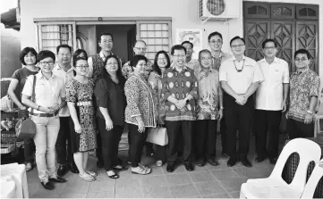  ??  ?? Dr Sim (front, fifth right) and Lo (third right) at the home of community leader James Ranggi (fourth right).