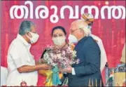  ?? PTI ?? Governor Arif Mohammad Khan presents a bouquet to chief minister Pinarayi Vijayan after the ceremony on Thursday.