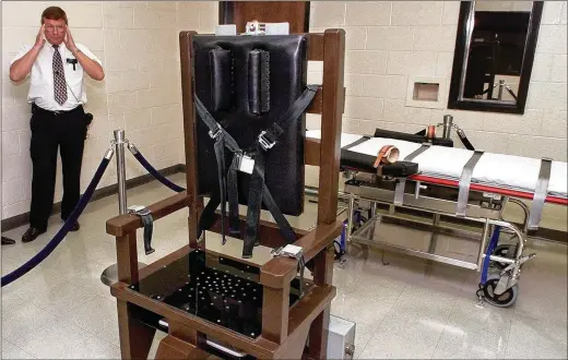  ?? MARK HUMPHREY / ASSOCIATED PRESS 1999 ?? Nearly four decades had passed without an inmate being put to death in Tennessee when state lawmakers, in 1998, added lethal injection as a method of execution. In 2000, it became the state’s primary method. But state law lets inmates condemned to death before 1999 pick lethal injection or electrocut­ion.