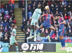  ?? AFP ?? Arsenal striker Danny Welbeck (left) vies with Crystal Palace’s Aaron Wan-Bissaka during their clash yesterday.