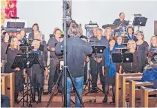  ??  ?? In der katholisch­en Kirche in Bolheim gab der Chor K2 ein begeistern­des Konzert. Foto: privat