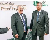  ??  ?? Festlicher Rahmen zum 60. Geburtstag vom Verband bezuschuss­t: DFB-Vizepräsid­ent Peter Frymuth (links) mit DFB-Präsident Reinhard Grindel.