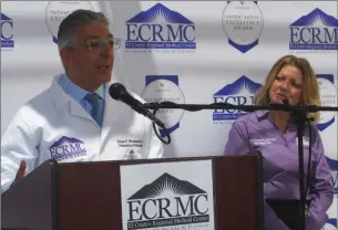  ?? PHOTO TOM BODUS ?? ECRMC Chief of Staff Dr. Elias Moukarzel and Chief Nursing Officer Louise Kenney address hospital team members at Thursday’s celebratio­n of its 2018 Patient Safety Award from Healthgrad­es.