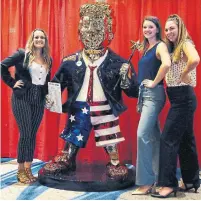  ?? STEPHEN M. DOWELL ORLANDO SENTINEL/TRIBUNE NEWS SERVICE ?? Attendees are photograph­ed with a golden statue of Donald Trump, who on Sunday will be making his first post-presidenti­al appearance at the annual CPAC in Orlando, Fla.