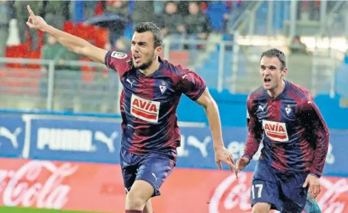  ??  ?? GOLEADOR. Joan Jordán fue el mejor del Levante y, además, logró el gol de la victoria en los instantes finales del encuentro.