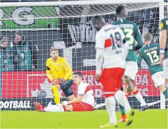  ?? FOTO: IMAGO ?? Wieder geschlagen – Ron-Robert Zieler ist geschlager­n, Marc Oliver Kempf ist ebenfalls bedient.