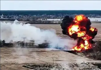  ?? ?? GrOUNDED: It hits the frozen landscape, sending a huge fireball high into the sky