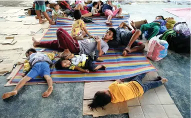  ?? PICTURE: AP ?? REFUGEES: Displaced residents of Marawi City sleep on cardboard at an evacuation centre in nearby Saguiaran township.