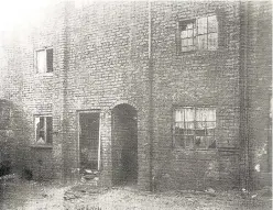  ??  ?? ●»The wretched tenement off Waterloo Road where John Dean and his family lived