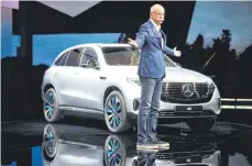  ?? FOTO: AFP ?? So sieht er aus: Daimler-Chef Dieter Zetsche bei der Präsentati­on des EQC in Stockholm.