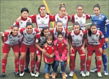  ??  ?? ONCE DE GALA. El once que alineó el pasado domingo el Santa Teresa en la visita del Atlético de Madrid.