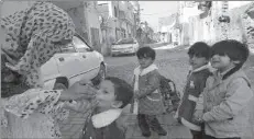  ?? -APP ?? A health worker administer­ing anti-polio drops to a child during anti-polio campaign at Tewana Park.