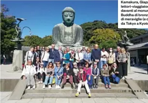  ?? ?? Kamakura, Giappone. Il gruppo dei lettori-viaggiator­i di io Donna in posa davanti al monumental­e Grande Buddha di bronzo. Per loro, undici giorni di meraviglie (e di kimono shopping) da Tokyo a Kyoto, da Nara a Osaka.