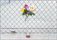  ?? Al Seib Los Angeles Times ?? A MAKESHIFT memorial on Tuesday at Madrona Elementary, where Moon died. It grew as more people came by.