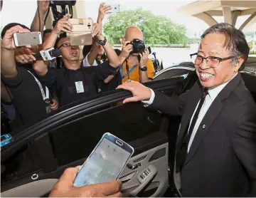  ??  ?? Moving on: Abang Johari (right) leaving the State Legislativ­e Assembly building amid a crowd of reporters and photograph­ers in Kuching.
