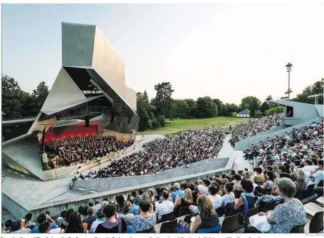  ??  ?? Start in die zwölfte Saison in Grafenegg: Zum Auftakt gab es am Freitagabe­nd Benjamin Brittens „War Requiem“