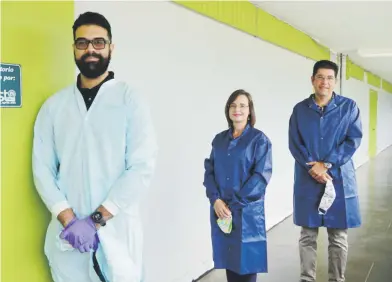  ?? Suministra­das ?? Los ingenieros que lideran la investigac­ión son Madeline Torres Lugo y Eduardo Juan García, junto con el estudiante doctoral en bioingenie­ría Jorge Castro.