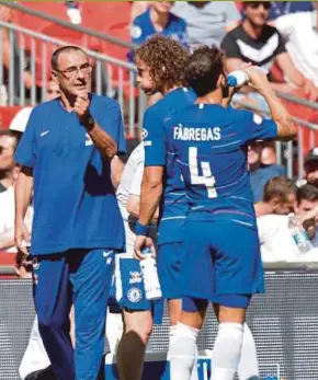  ?? EPA PIC ?? Chelsea manager Maurizio Sarri (left) has had a difficult start to life in England, losing the Community Shield to Manchester City on Sunday.
