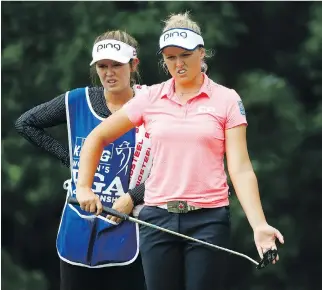  ?? GREGORY SHAMUS/GETTY IMAGES ?? Brooke Henderson of Smiths Falls confers with her sister and caddy, Brittany, on the 12th green during secondroun­d action Friday at the KPMG Women’s PGA Championsh­ip.