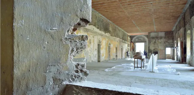  ??  ?? Relazioni La storia dell’ex monastero del Carmine e la concomitan­za con la riflession­e aperta dai temi dell’Expo, hanno suggerito il percorso per questo ottavo progetto di Contempora­ry locus: la relazione tra uomini e animali, attraverso il punto di...