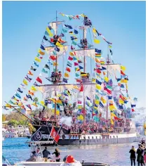  ?? ?? LA INVASIÓN DE GASPARILLA. Se simula la llegada del pirata Gasparilla a la bahía de Tampa, un evento histórico y con ambiente de carnaval.