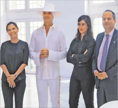  ?? FOTOS: NESTOR GRASSI ?? INAUGURACI­ON. De izq. a der.: Zoe Lukov, Alan Faena, la artista israelí Naama Tsabar e Ilan Sztulman, el embajador de Israel en la Argentina.