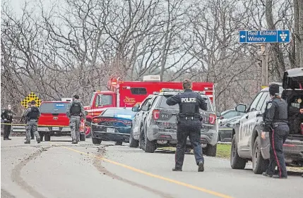  ?? BOB TYMCZYSZYN TORSTAR ?? One man was shot and later died after being transporte­d to hospital following a police pursuit in Niagara Falls that ended in Niagara-on-the-lake on Tuesday afternoon. Niagara River Parkway was closed in the area of Line 3.