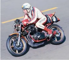  ??  ?? Dave Croxford racing at the 1976 Bol d’or at Le Mans, riding the Japauto Honda in his last year of competitio­n