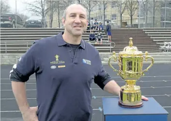  ?? NEIL DAVIDSON/THE CANADIAN PRESS ?? Former Canadian rugby captain Al Charron poses with the Webb Ellis Cup at St. Michael’s College School during the Canadian stop in Toronto in April 2015 on the internatio­nal Rugby World Cup Trophy Tour. Former Canada captain Charron is headed to the...