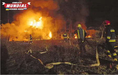  ?? EFE REUTERS ?? Una central eléctrica en Leópolis fue destruida por un bombardeo de las fuerzas rusas