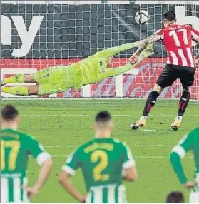  ?? FOTO: EFE ?? Yuri Berchiche transformó en gol el cuarto penalti del Athletic sellando el pase