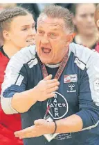  ?? FOTO: UM (ARCHIV) ?? Elfen-Trainer Michael Biegler treibt sein Team an.